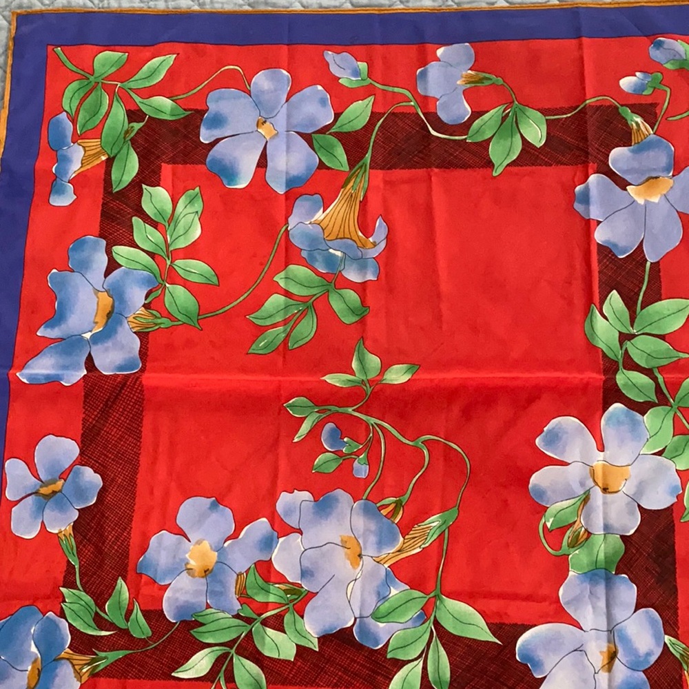 Floral scarf.